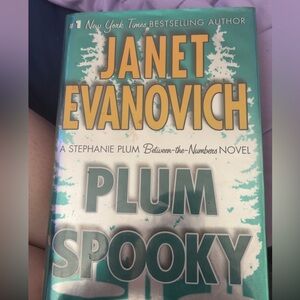 Plum Spooky - Hardcover - Author: Janet Evanovich.